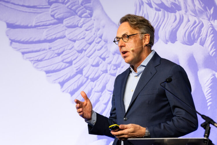 Dr Klaus Hommels (Lakestar) speaks at Resilience Conference 2025.