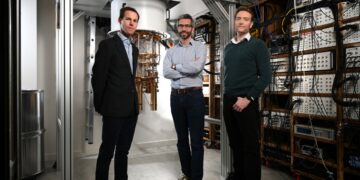 (L-to-R): James Palles-Dimmock (CEO) with co-founders Prof John Morton (CTO) and Prof Simon Benjamin (CSO)