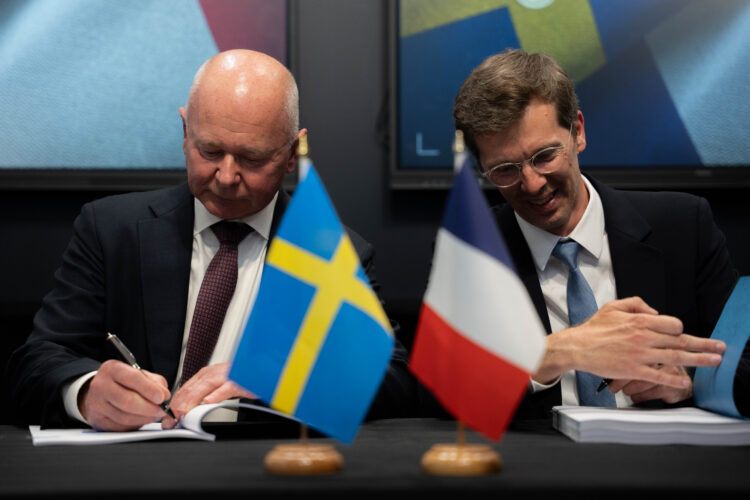Micael Johansson Saab CEO left, LoÏc Mougeolle Comand AI CEO right