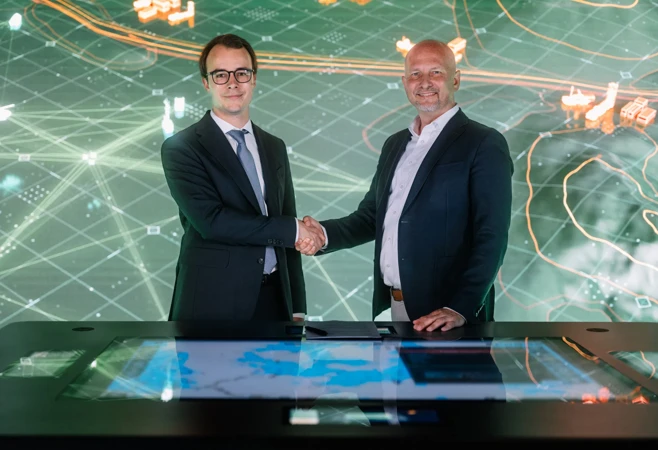 SE3 Labs co-founder and CEO Lukas Köstler (left) with Sven Heursch, chief digital officer and head of software-defined defence at Hensoldt,
