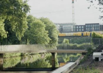 Robot building a canal wall in The Netherlands
