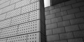 grey concrete wall